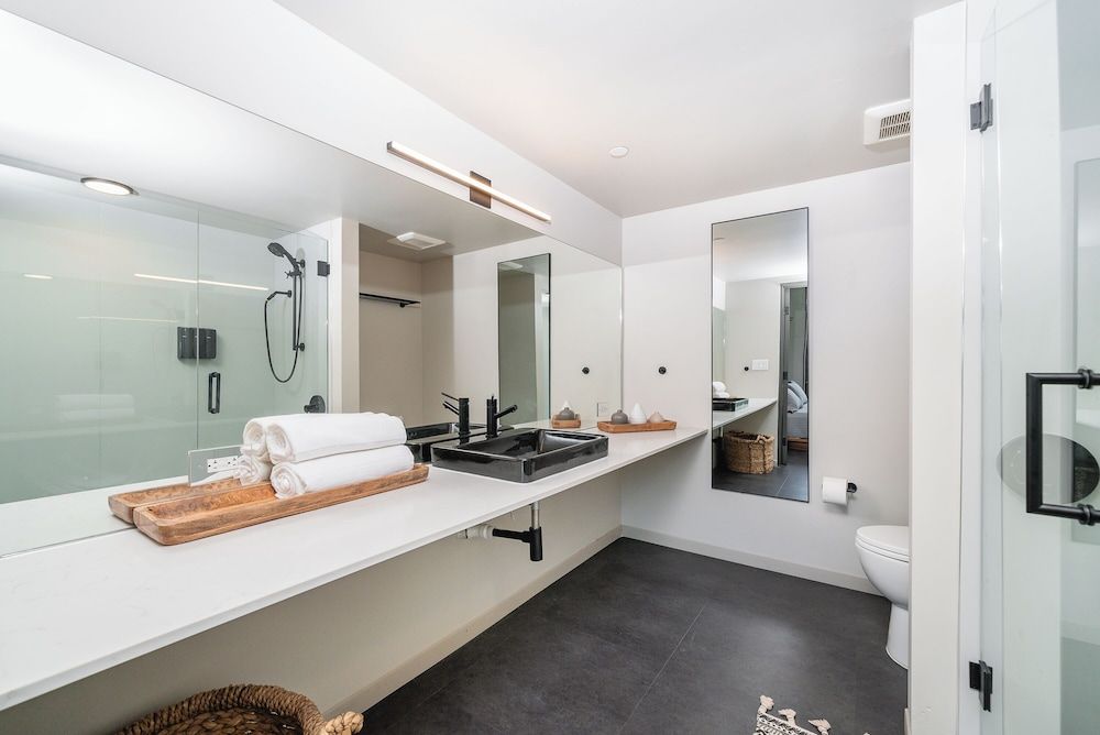 Studio, 1 King Bed, Kitchen