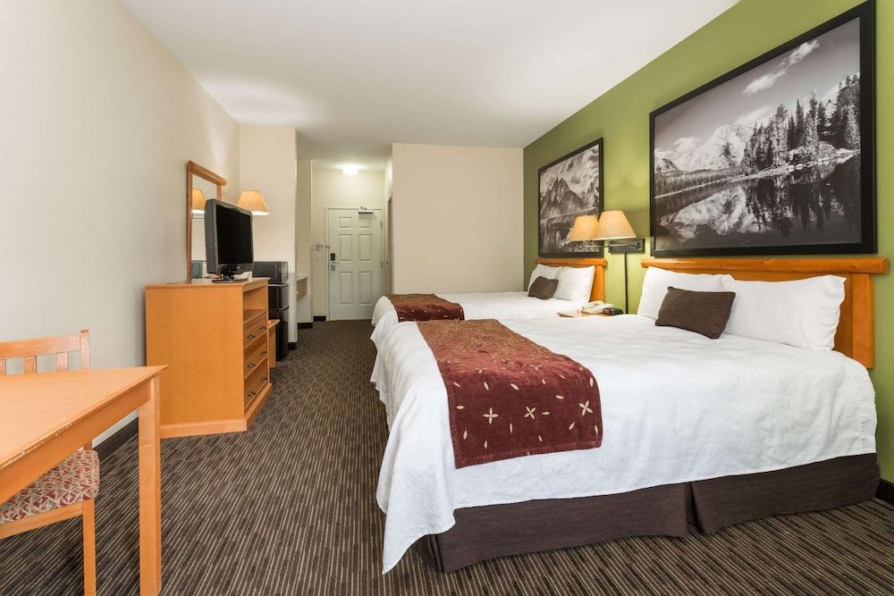 Room, 2 Queen Beds, Non Smoking