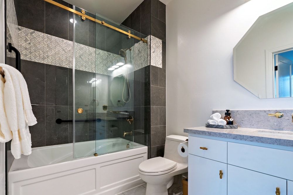 Rhapsody in View Boutique Hotel Rhapsody in Blue: Deluxe King, Ocean View 4