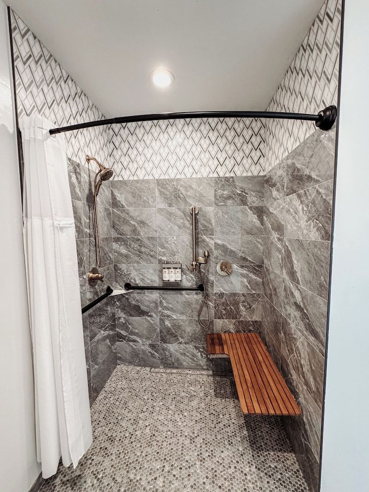 Rhapsody in View Boutique Hotel Summertime: ADA King Room, Ocean View 6