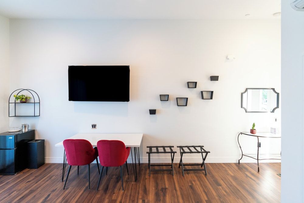 Rhapsody in View Boutique Hotel Shall We Dance: Deluxe King, Ocean View 6