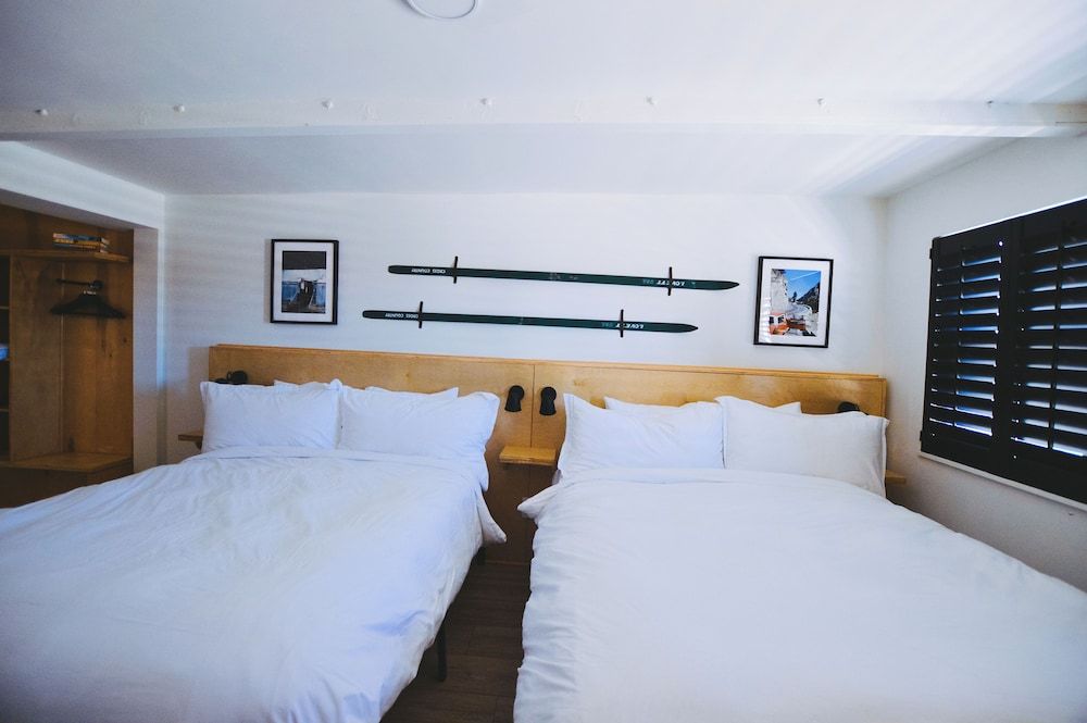 The Timberline Standard Room, 2 Queen Beds