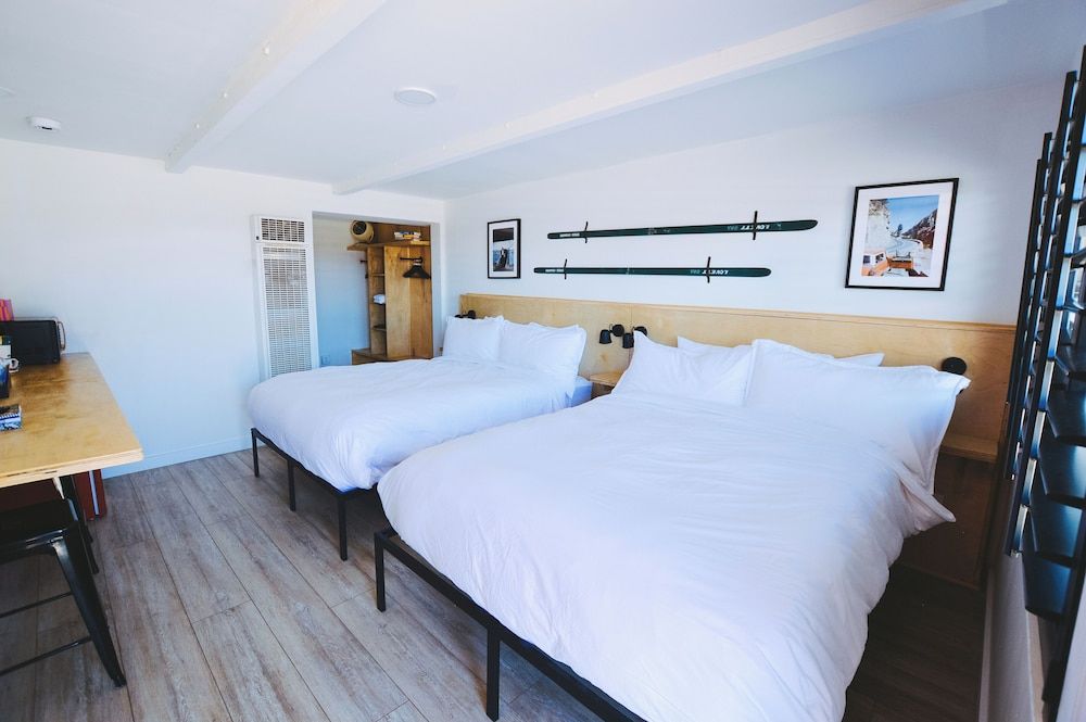 The Timberline Standard Room, 2 Queen Beds 3