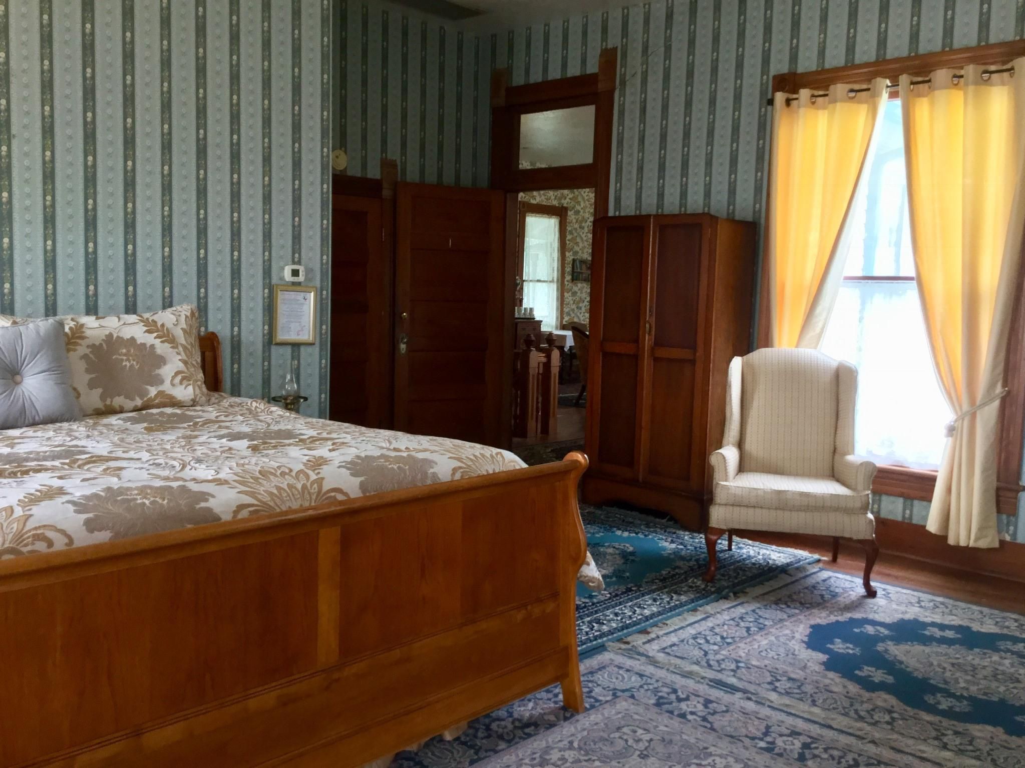 Suite-Ensuite-Family-Street View-Parten Suite
