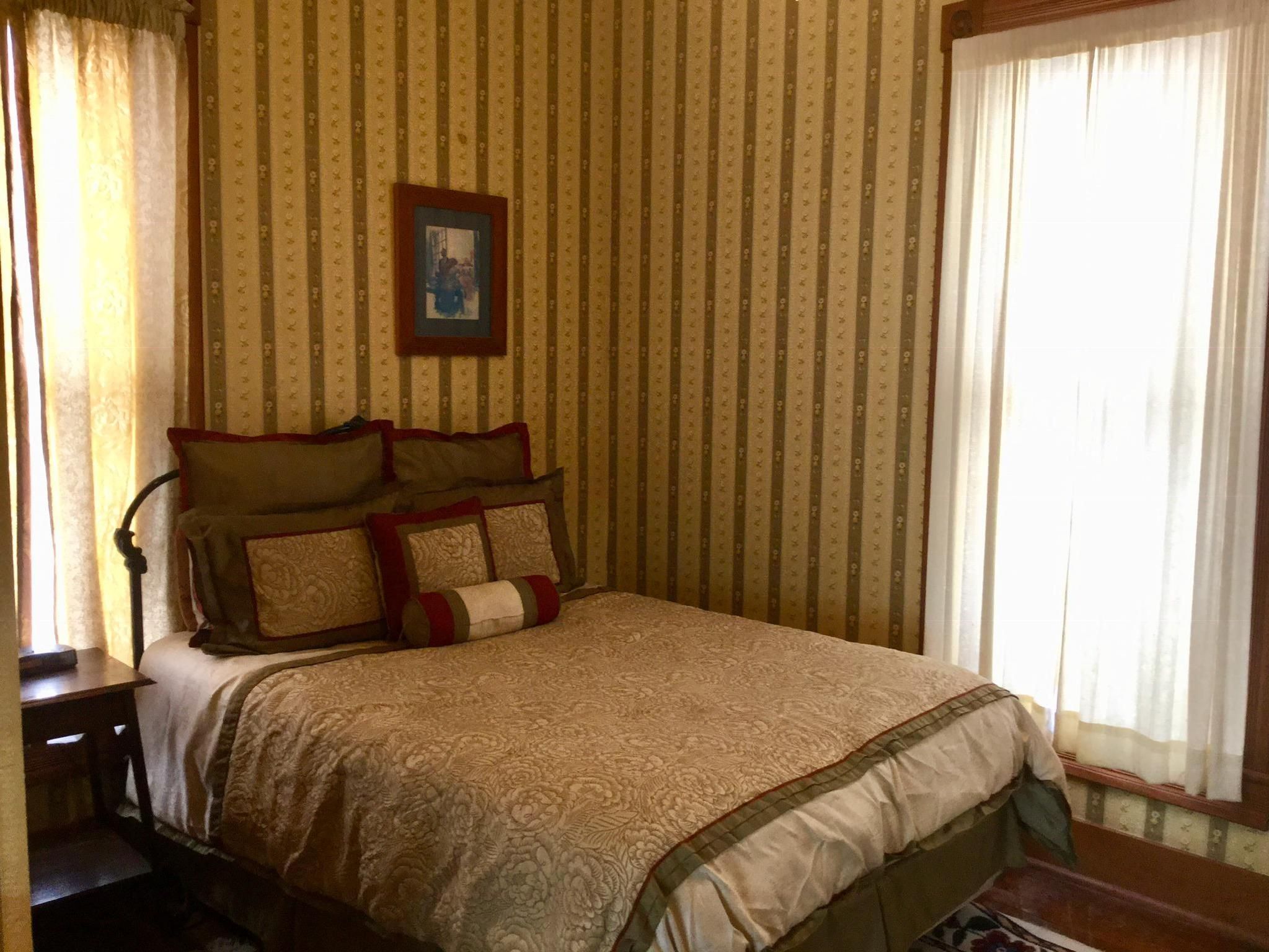 Apartment-Ensuite-Deluxe-Courtyard view-Drummer's Suite