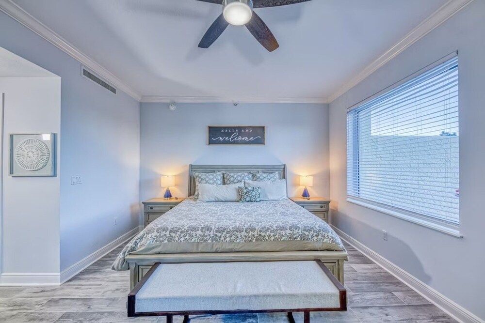Signature Condo, 3 Bedrooms, Balcony