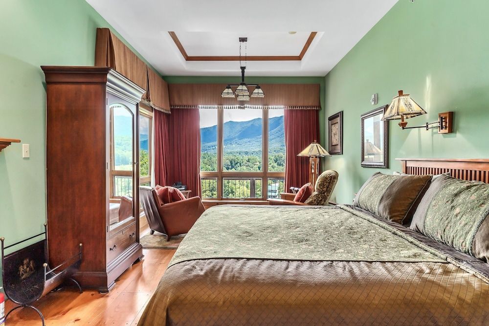 Executive Chalet, 2 Bedrooms, Kitchen, Mountain View