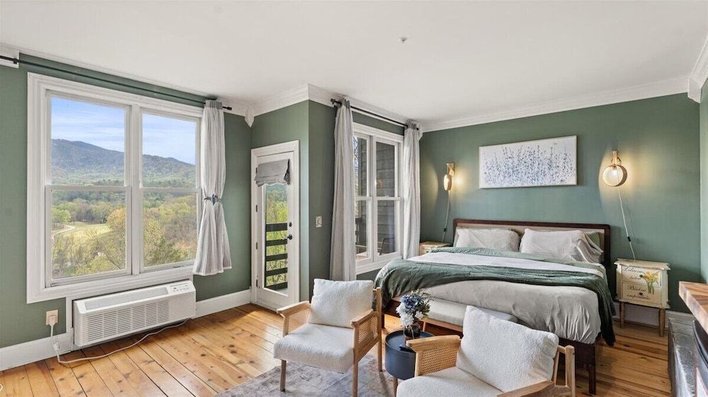 Elite Studio Suite, 1 King Bed with Sofa bed, Mountain View