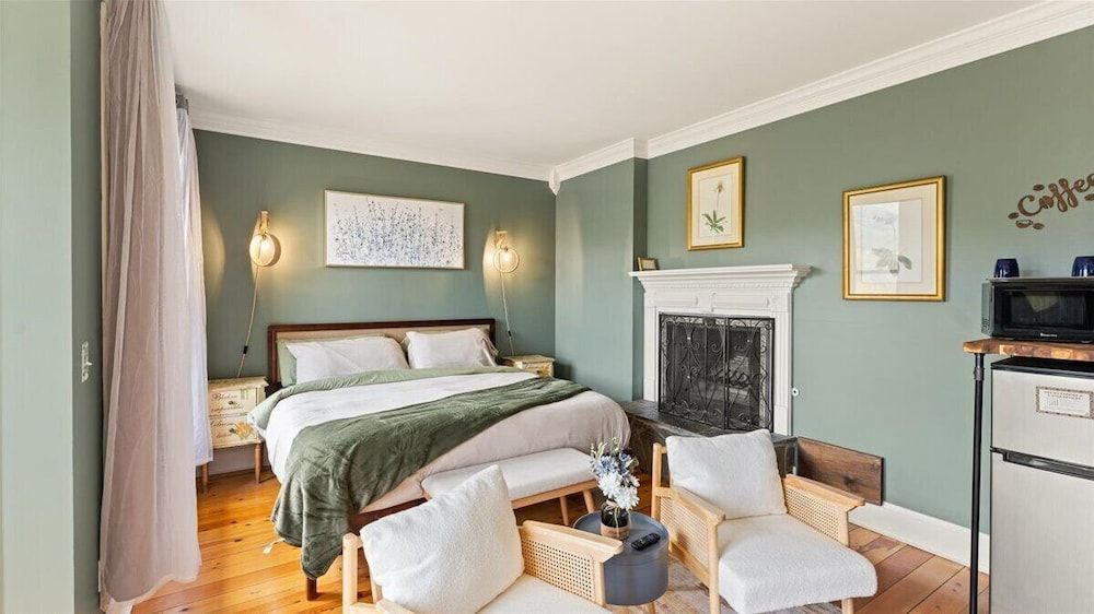 Elite Studio Suite, 1 King Bed with Sofa bed, Mountain View