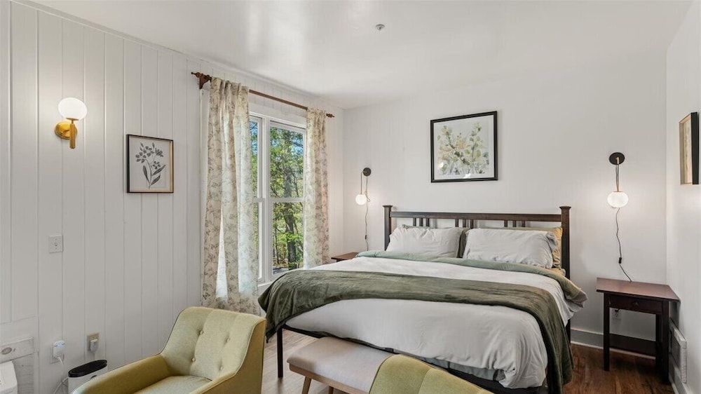 Executive Studio Suite, 1 King Bed, Mountain View