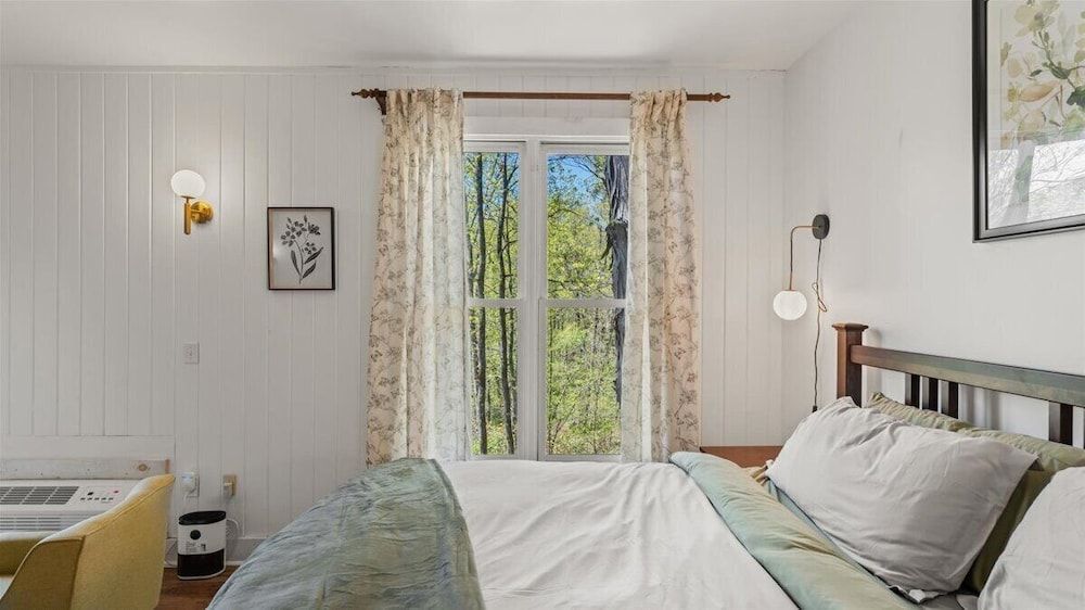 Executive Studio Suite, 1 King Bed, Mountain View