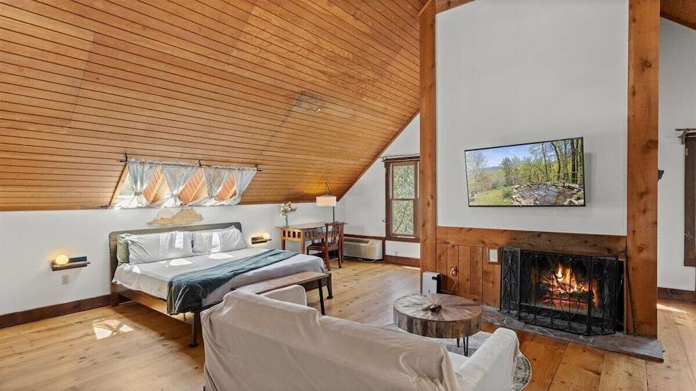 Presidential Studio Suite, 1 King Bed with Sofa bed, Mountain View