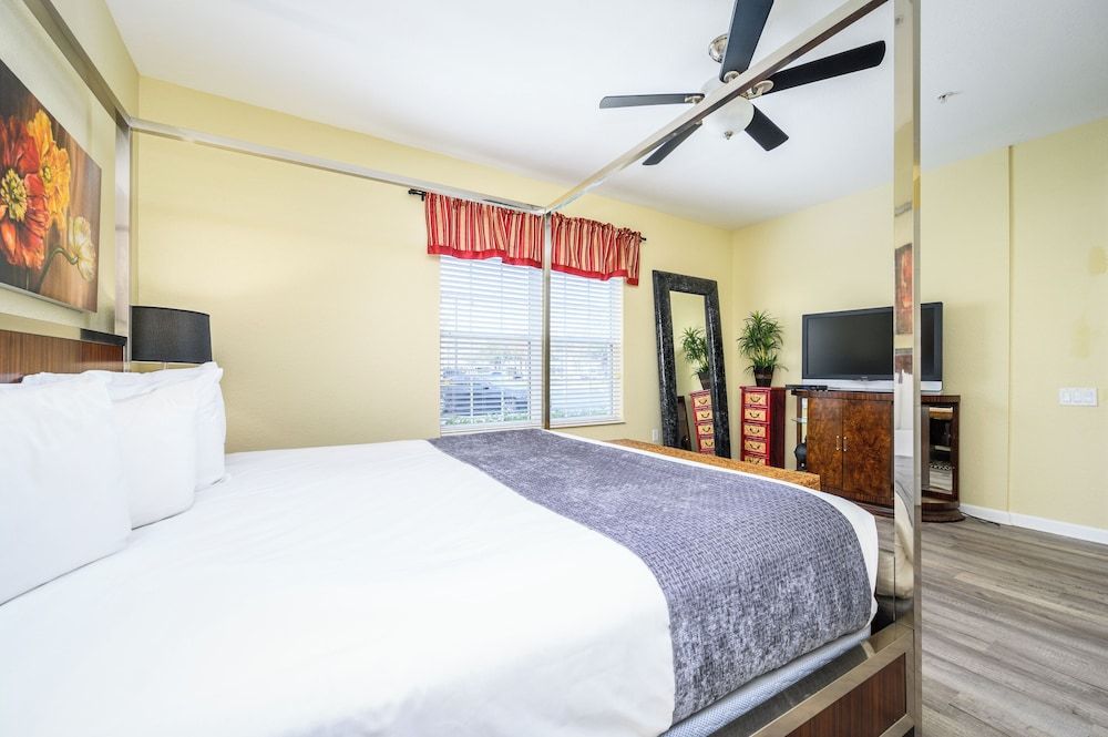 Large Condo With Pool Table, Vista Cay - 2003