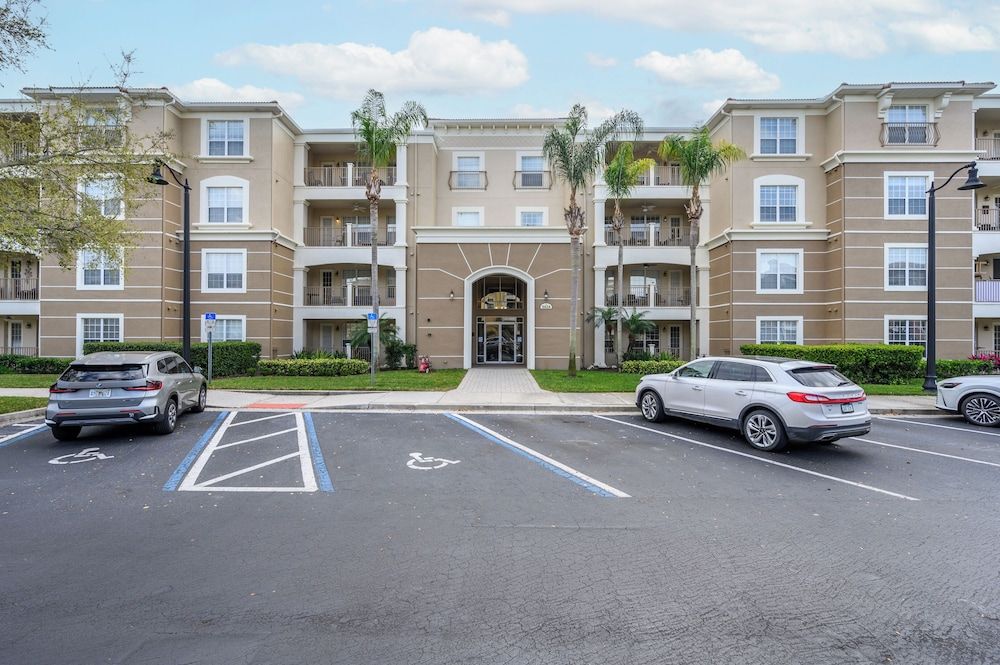 Large Condo With Pool Table, Vista Cay - 2003
