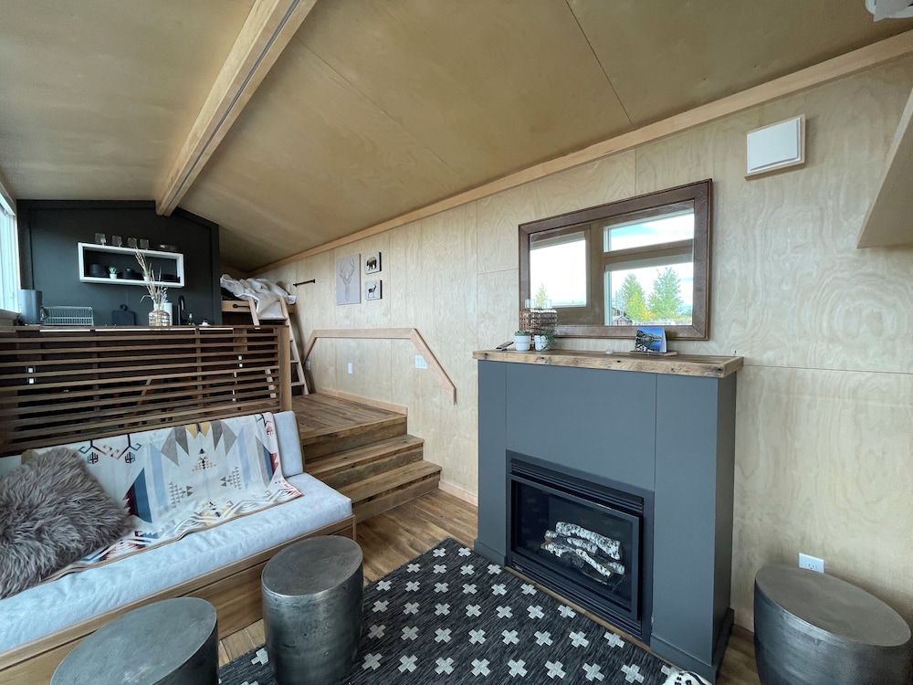 Smiley Creek Lodge Panoramic Cabin 4