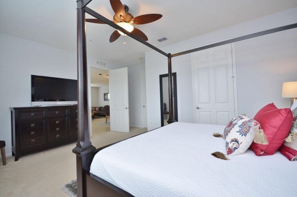 Condo (Beautiful Modern Condo, Near Parks-20)
