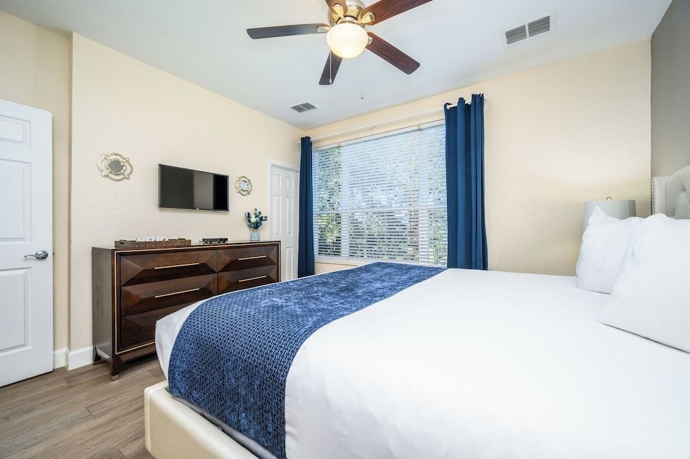 Apartment (New Listing, Beautiful Vacation Townh)