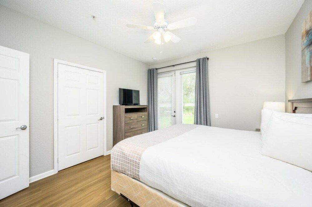 Apartment (Beautiful Townhome, Vista Cay, Near P)