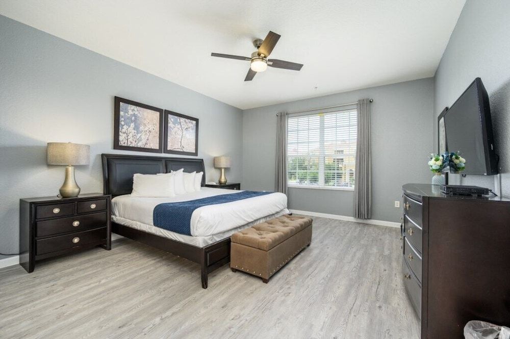 Condo (Newly Renovated Premium Condo, Vista )