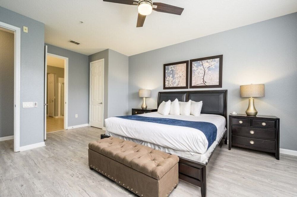 Condo (Newly Renovated Premium Condo, Vista )