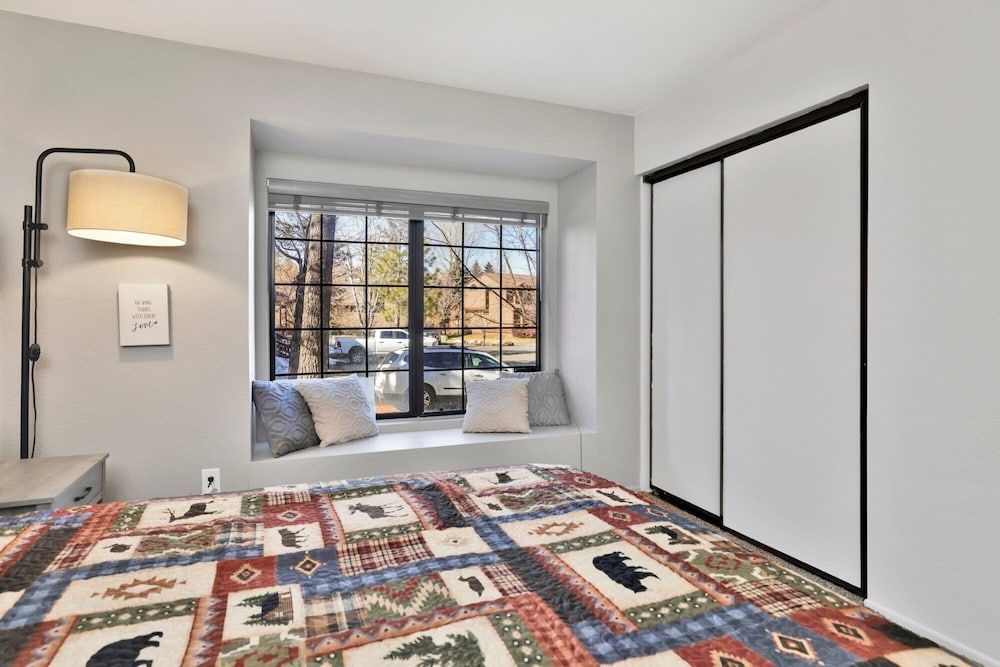 Restmoore #2425 Condo, Multiple Beds, Pool Access, Mountain View (2425) 8