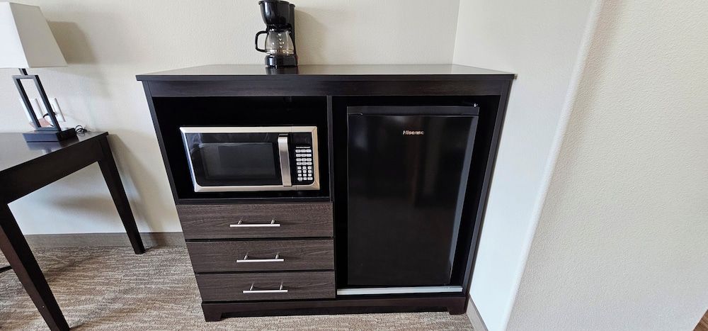 Eagle River Lodge Double Room, Mountain View 6