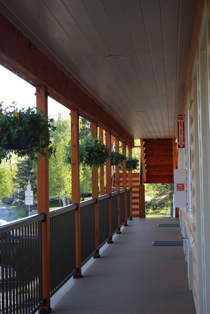 Eagle River Lodge Room, 1 King Bed, Mountain View 5