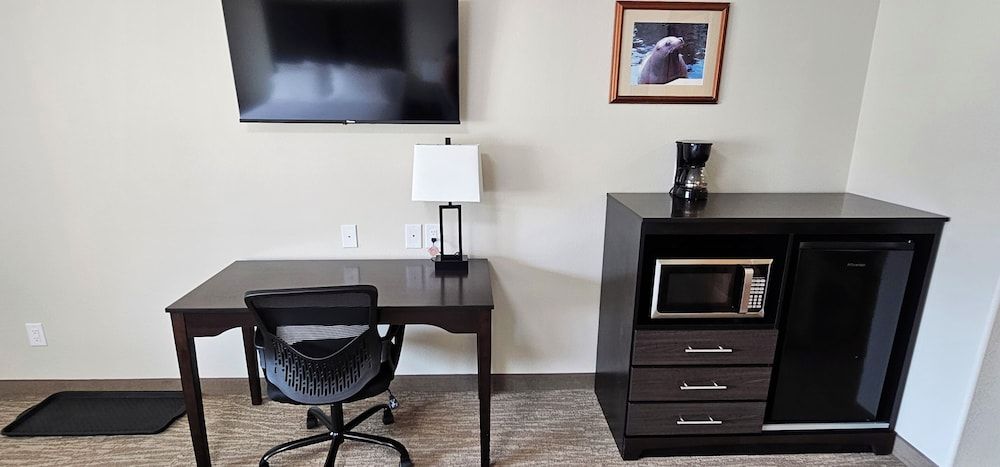 Eagle River Lodge Double Room, Mountain View 5