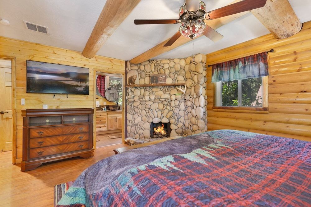 Cabin, Multiple Beds, Hot Tub, Mountain View (2031)