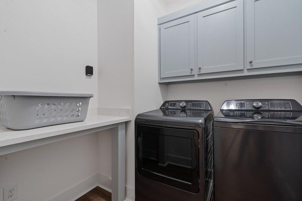 Lakefront Bliss - Fully Loaded House 15