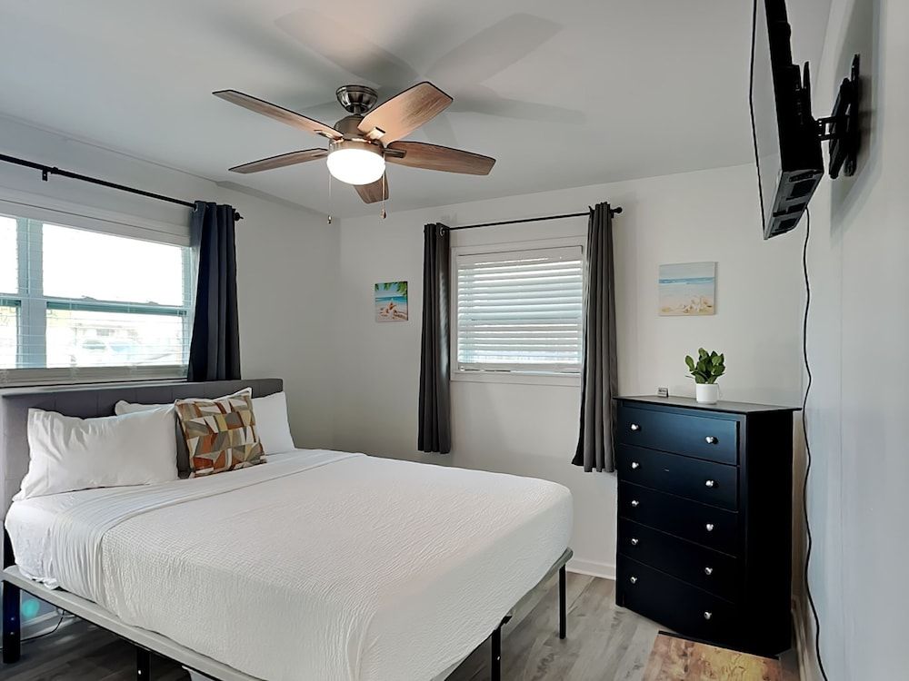House, 2 Queen Beds, Patio (Seashell Cottage)