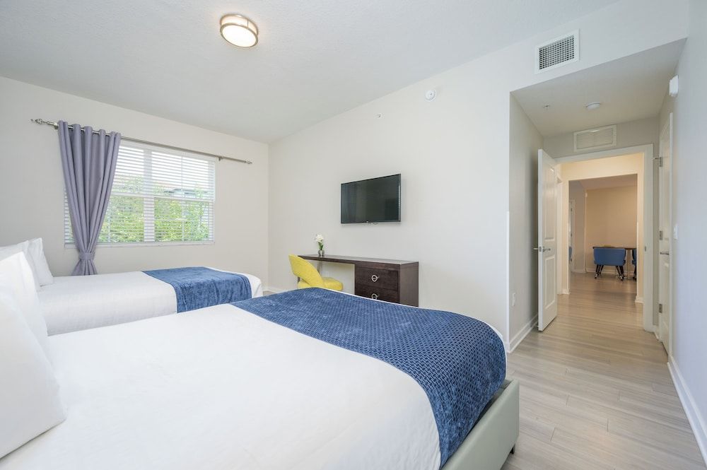 Condo (Brand New Modern Vista Cay Reserve Co)