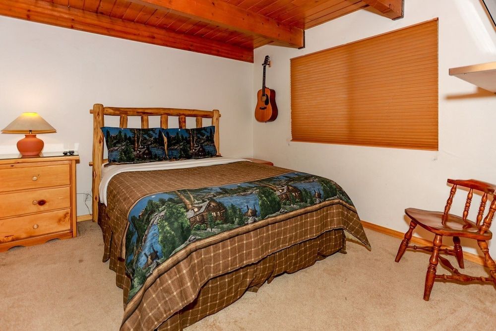Cabin, Multiple Beds, Hot Tub, Mountain View (1931)