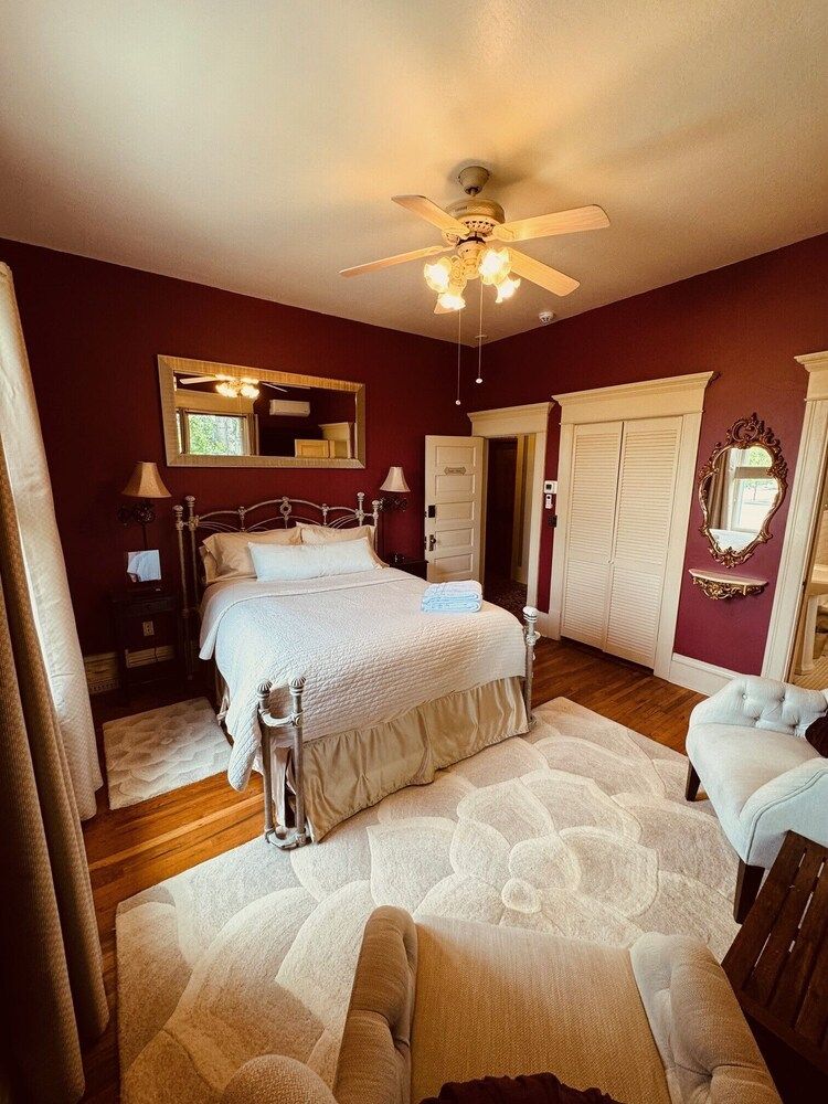 The Gibson Mansion Premier Room, 1 Queen Bed, Non Smoking 2
