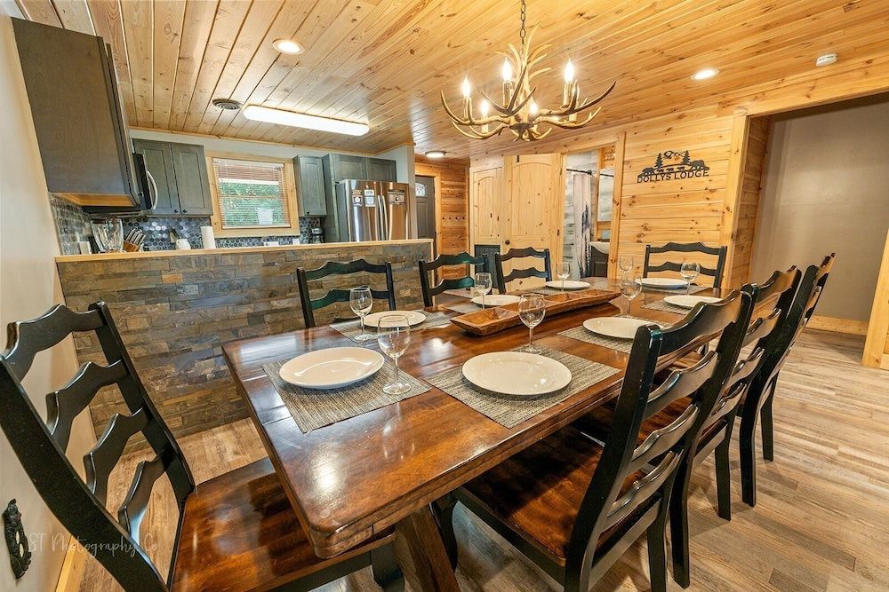 Dolly's Lodge # 3