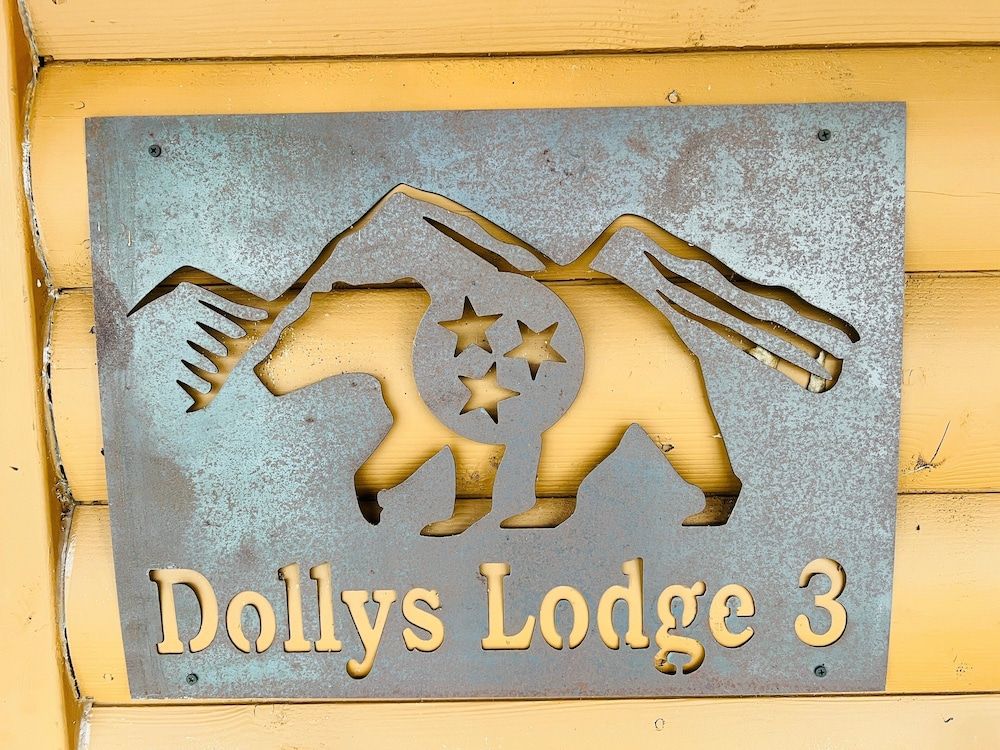 Dolly's Lodge # 3