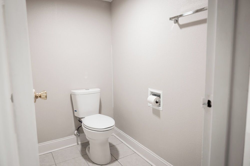 Riverside Inn & Suites Danville Ceaser Casino Economy Room, 1 King Bed, Non Smoking 16