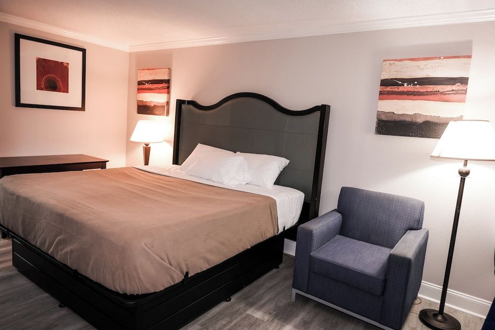 Riverside Inn & Suites Danville Ceaser Casino Economy Room, 1 King Bed, Non Smoking 7