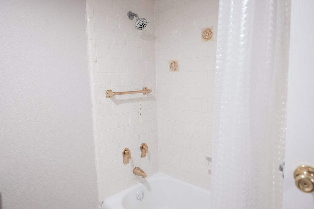 Riverside Inn & Suites Danville Ceaser Casino Economy Room, 1 King Bed, Non Smoking 8