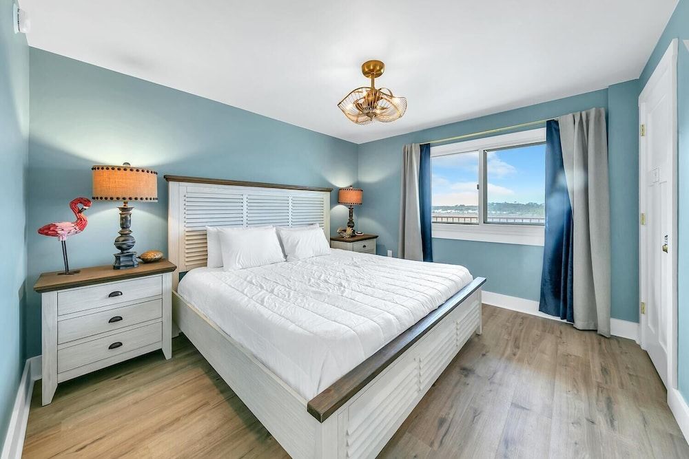 Condo, 1 King Bed with Sofa bed (Pinnacle Port B3-408-Emerald Pearl)