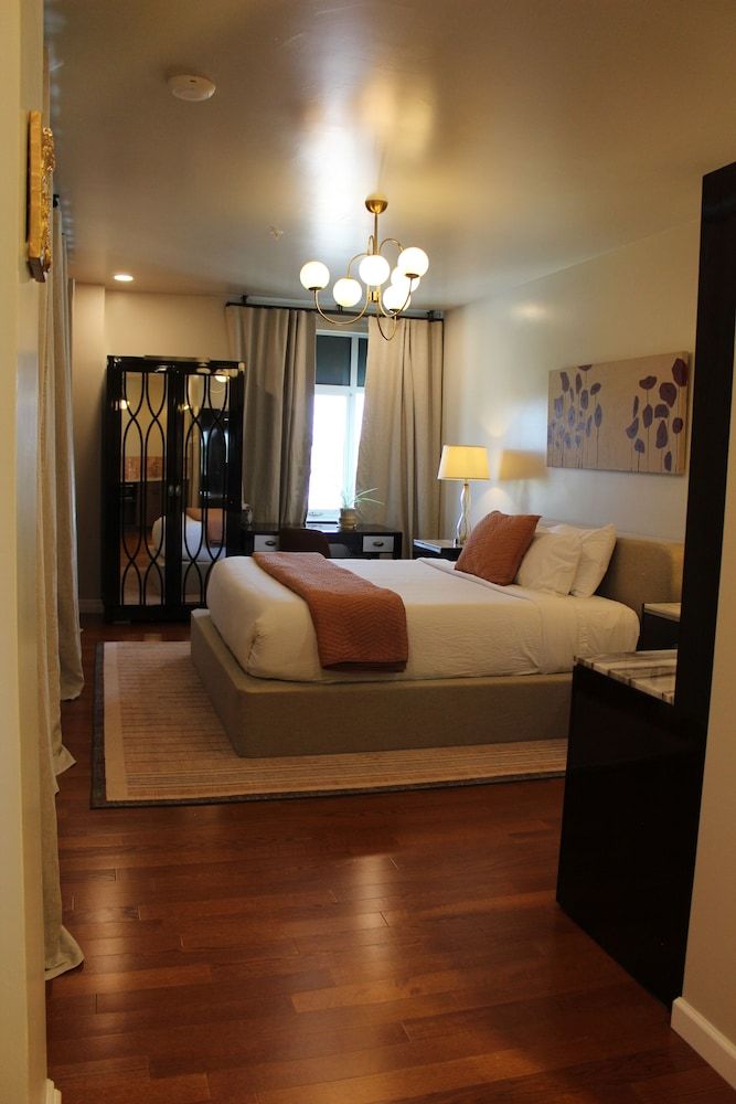 Powerhouse on Broadway Executive Studio Suite, Park View 3