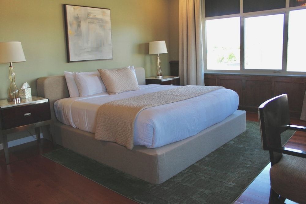 Powerhouse on Broadway Executive Studio Suite, City View 2