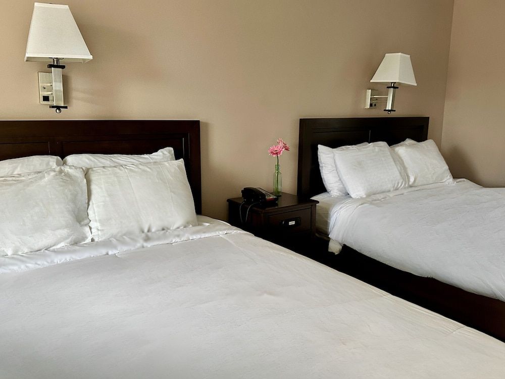 Blowing Rock Inn Room, 2 Queen Beds