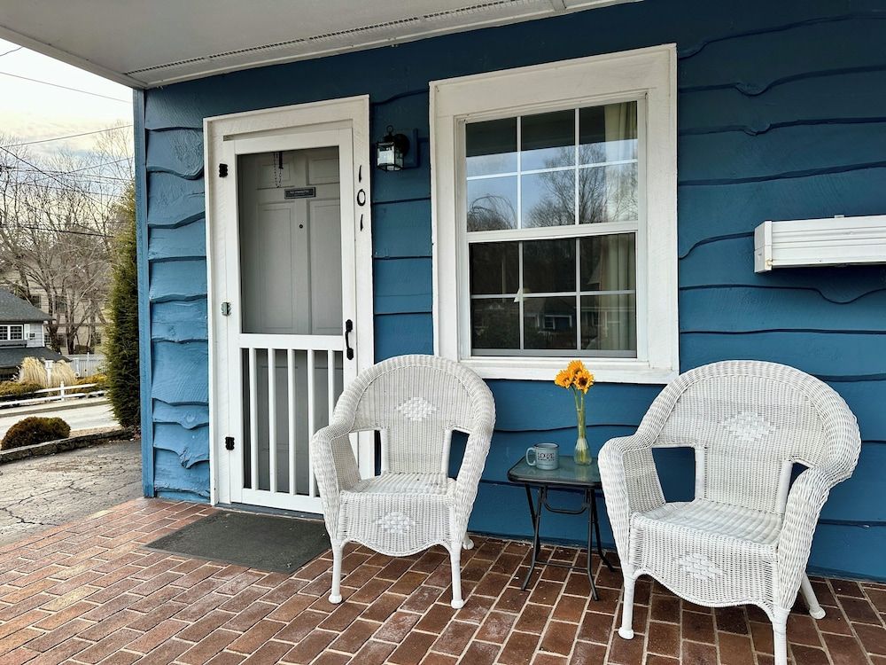 Blowing Rock Inn Room, 2 Queen Beds 4