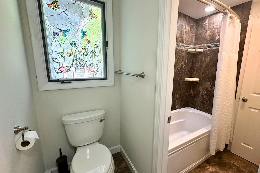 Blowing Rock Inn Suite, 2 Bedrooms 4