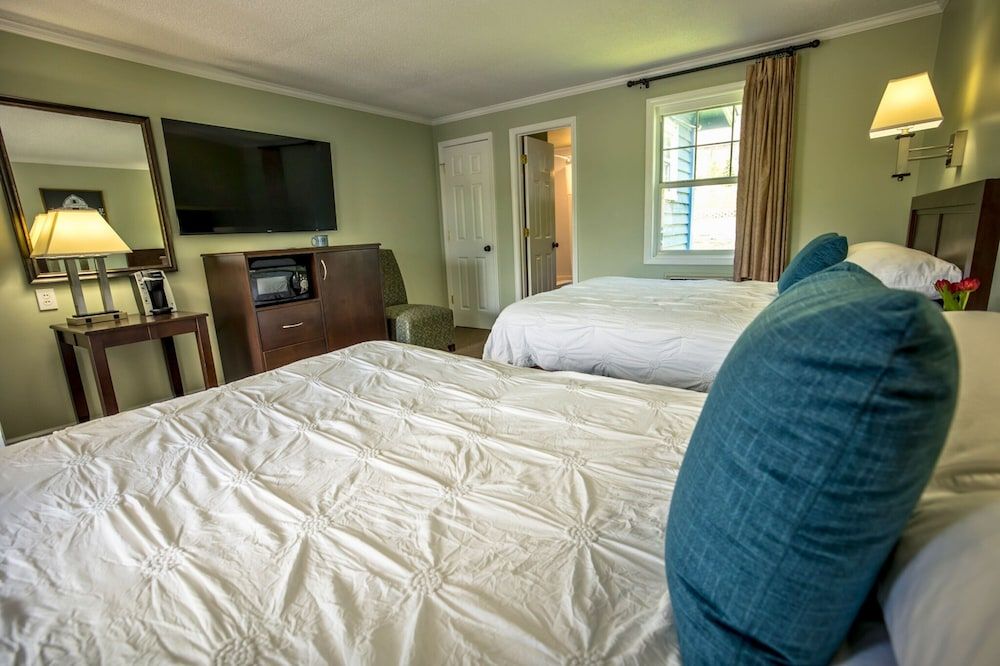 Blowing Rock Inn Room, 2 Queen Beds 2