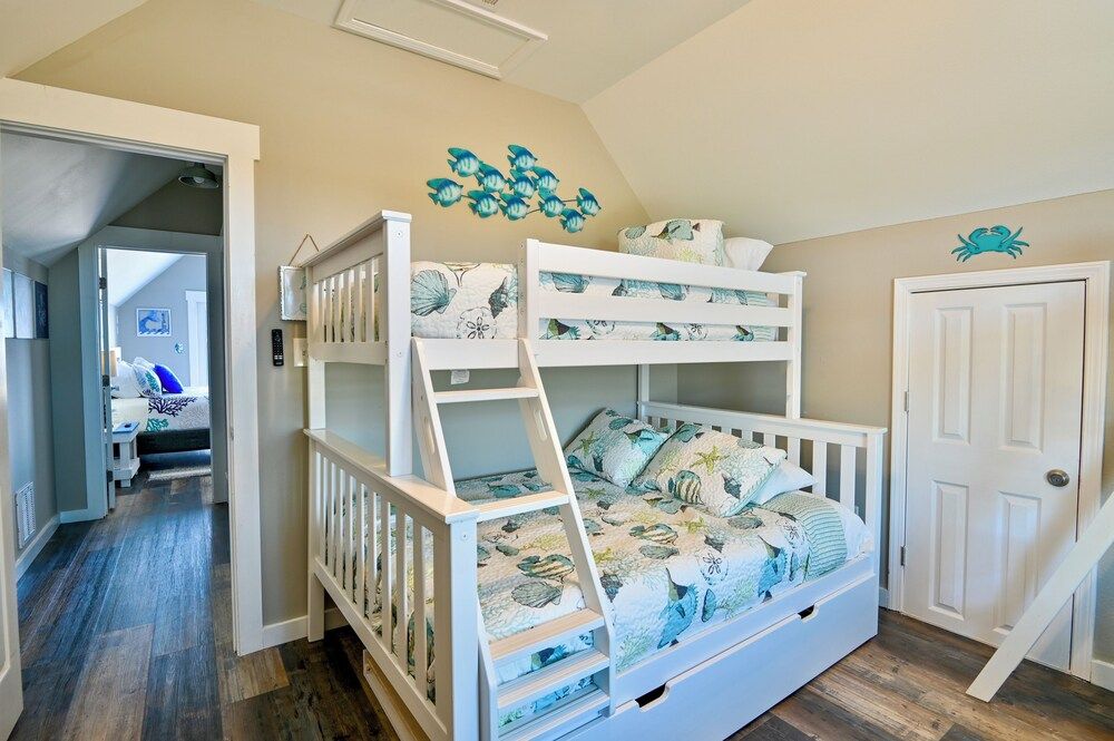 House, Multiple Beds, Patio, Ocean View (A Wave From it All)