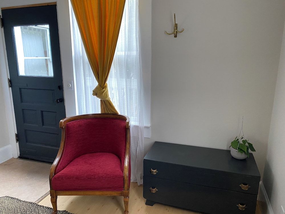 The Weller House Romantic Room, 1 King Bed, Garden View (Pet Friendly) 4