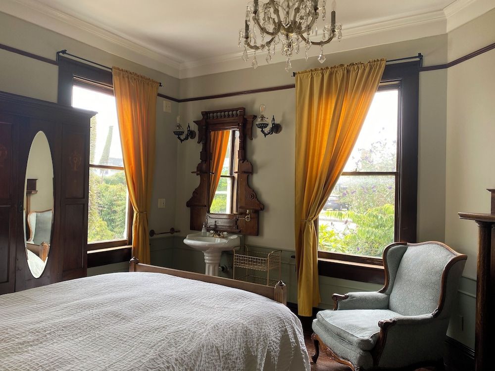 The Weller House Romantic Room, 1 Queen Bed, Garden View (Not Pet Friendly)