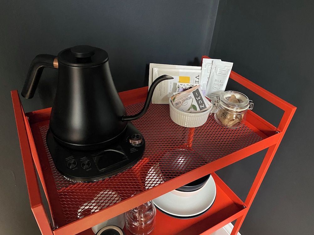 The Weller House Romantic Room, 1 King Bed, Garden View (Pet Friendly) 5